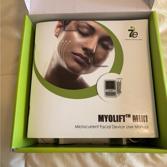 MyoLift Mini Micro-current Machine - Picture 4 of 9